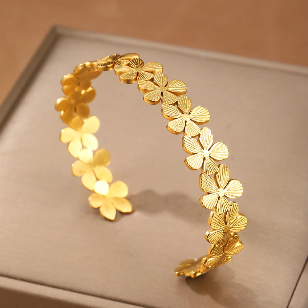 Elegance Wreath Bracelet