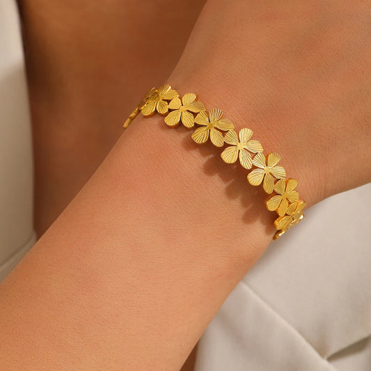 Elegance Wreath Bracelet