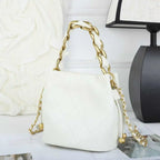 Elegante bolsa tipo saco em pele de cordeiro acolchoada