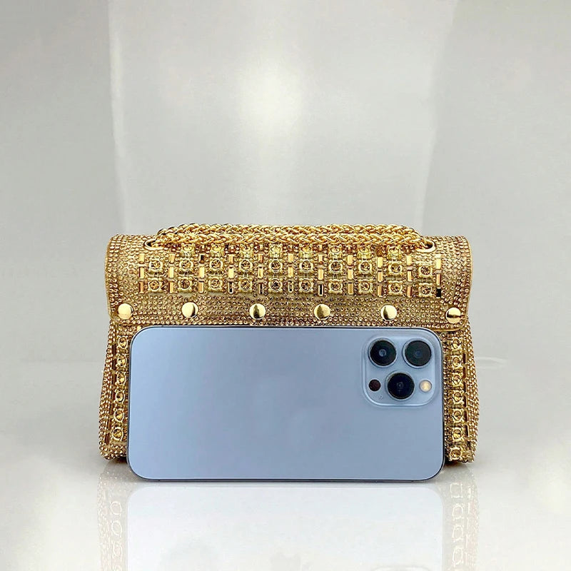 Golden Glamour Bag: The Sparkle of Luxury at Your Fingertips