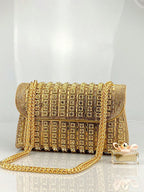Golden Glamor Bag: The Sparkle of Luxury at Your Fingertips