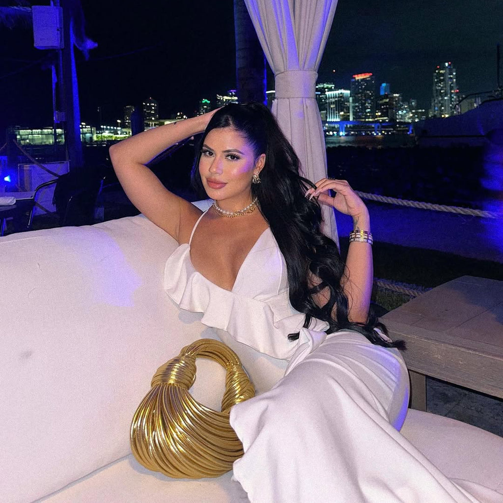 Aurora: A Elegância que Brilha nas Suas Mãos